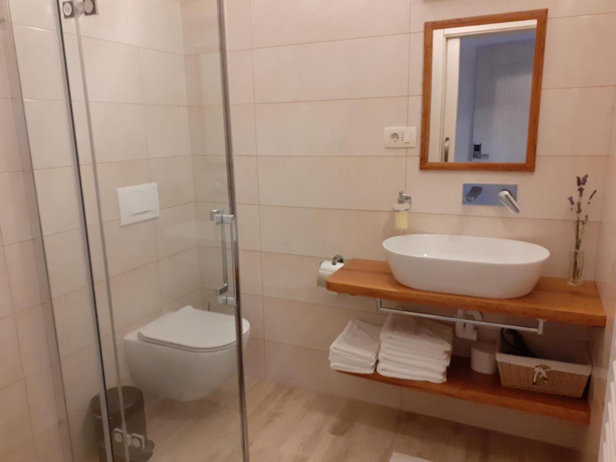Apartmaji In Sobe Odlicna Hisa Stanjel Exterior photo